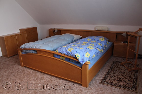 Schlafzimmer oben Doppelbett 2x2m