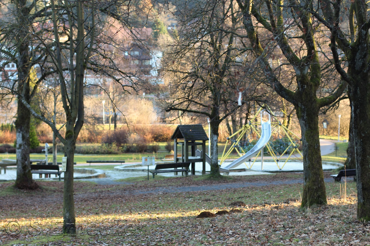 Spielplatz, 5 Gehminuten entfernt